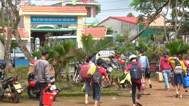 Hàng chục học sinh nhập viện nghi ngộ độc thực phẩm