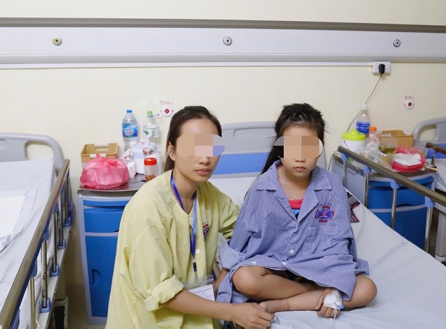 Bé Lê Nhã U đã đi lại được và đến trường học như bao bạn bè khác.