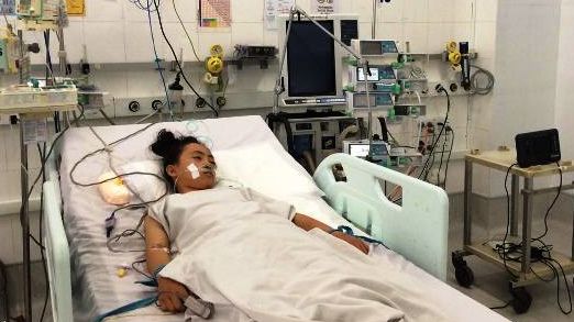 Cứu sống bé 12 tuổi suýt ngừng thở vì xe cấp cứu bị tắc đường