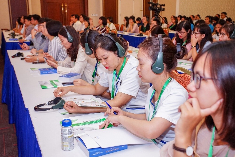 Vinmec tạo môi trường làm việc học tập năng động, chuyên nghiệp, nhân văn để mỗi CBNV phát huy hết tiềm năng bản thân và tiếp thu kiến thức mới