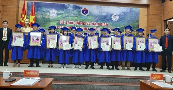 Thêm 28 bác sĩ chuyên khoa I về vùng khó khăn