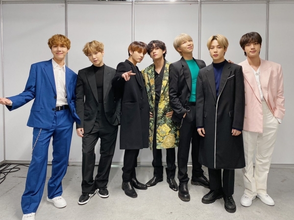 BTS thống trị bảng xếp hạng âm nhạc tại Úc và Anh với album Map Of The Soul: 7, thiết lập kỷ lục mới tại các quốc gia này. Hiệp hội Công nghiệp ghi âm Úc (ARIA) chính thức thông báo Map Of The Soul: 7 nằm ở vị trí số 1 trên bảng xếp hạng hàng tuần mới nhất. Đây cũng là album thứ 2 đạt được thứ hạng cao nhất trên bảng xếp hạng này sau album Map Of The Soul: Persona. Ngoài ra, thành tích mới này của Map Of The Soul: 7 cũng đánh dấu sản phẩm thứ 5 của BTS lọt vào top 10 trên bảng xếp hạng album của ARIA. Trong khi đó, BTS sở hữu ngôi vị quán quân trong tuần đầu phát hành tại bảng xếp hạng âm nhạc Anh, giúp nhóm trở thành nghệ sĩ Hàn duy nhất có được 2 sản phẩm có được thành công tại đất nước này.