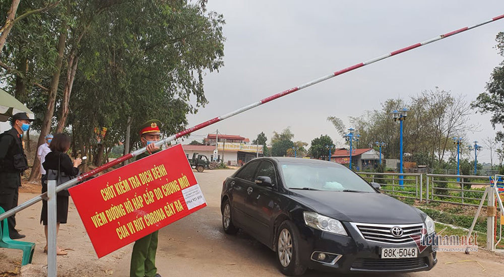Trạm barie ra vào làng Ngọc Bảo
