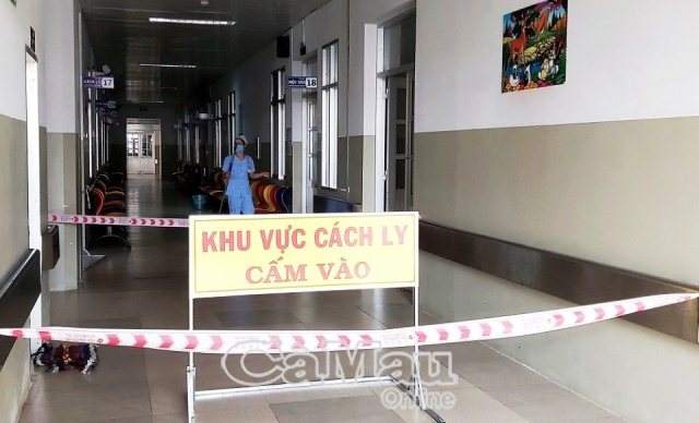 Liên quan đến việc một người không đồng ý vào khu cách ly tập trung và đã xuất cảnh trở lại Hàn Quốc, ba cán bộ bị đình chỉ công tác. (Ảnh minh họa)