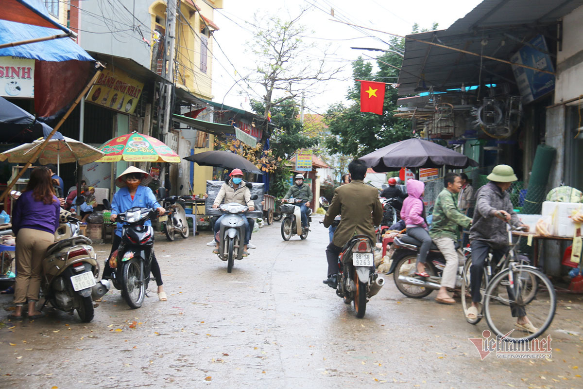 Sơn Lôi ngày đầu tiên gỡ cách ly. Ảnh: Nguyễn Thảo