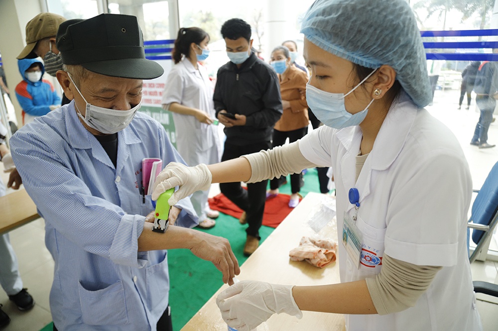 Bệnh nhân đến thăm khám tại bệnh viện K Trung ương