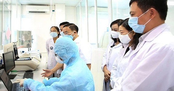 Mẹ khai báo, nữ sinh thực tập BV Bạch Mai về phải cách ly tập trung