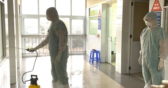 Lấy mẫu xét nghiệm toàn bộ người sử dụng dịch vụ tại căng tin bệnh viện Bạch Mai hai tuần qua