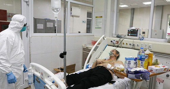 Ba bệnh nhân Covid-19 nặng đang tốt lên