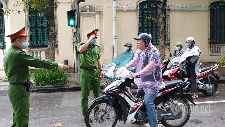 Hà Nội lập các chốt kiểm soát giám sát cách ly xã hội