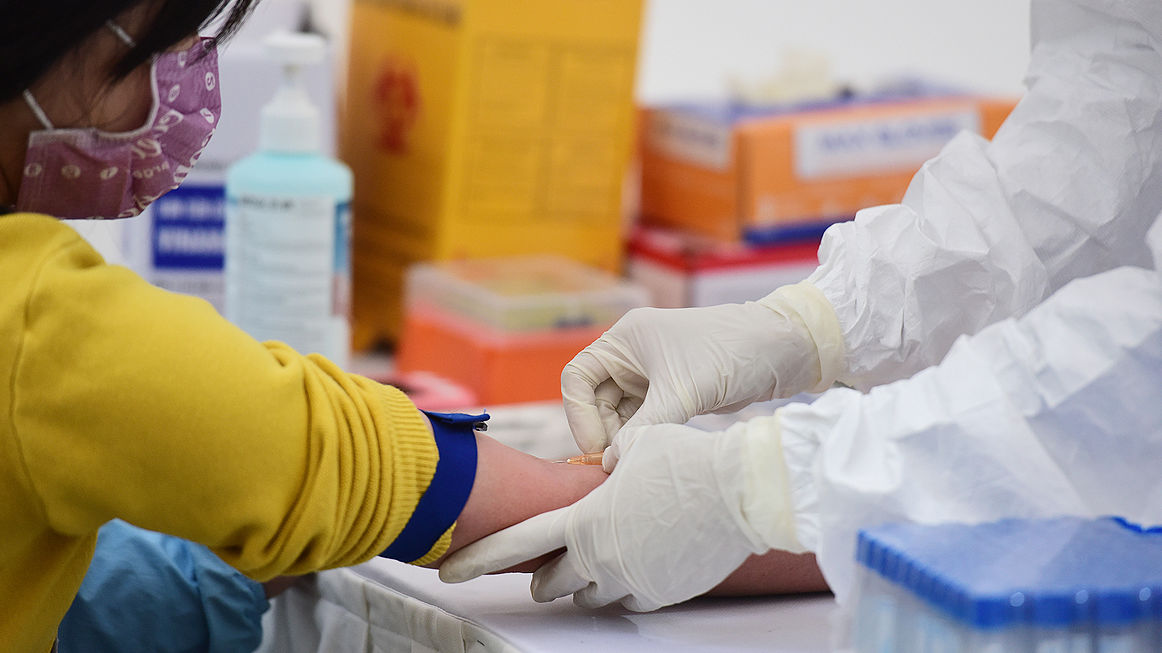 739 bệnh nhân nội trú Bạch Mai âm tính nCoV