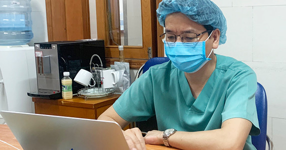 'Sống chậm' trong khu cách ly Bạch Mai