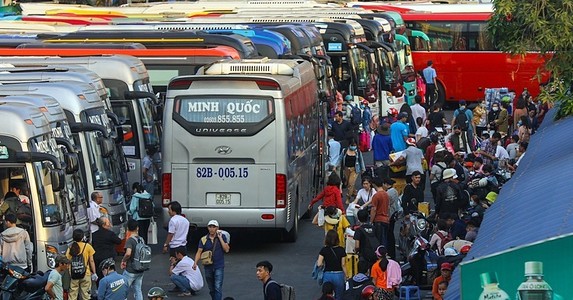 Xe khách, taxi ở TP HCM dừng hoạt động