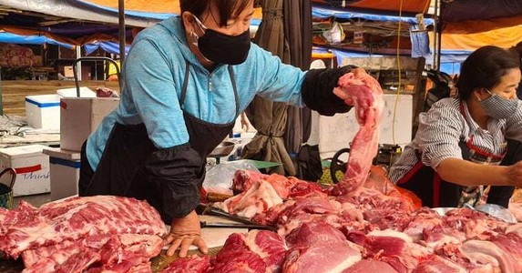 Chợ Hà Nội ế ẩm ngày đầu 'cách ly toàn xã hội'