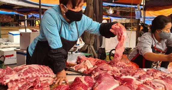 Chợ Hà Nội ế ẩm ngày đầu 'cách ly toàn xã hội'