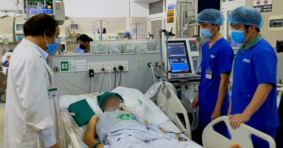 Hai người đột quỵ nhập viện trước khi Bạch Mai cách ly