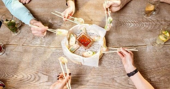 Dùng chén chấm riêng góp phần phòng bệnh lây nhiễm