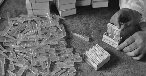 Thử nghiệm loại vắc-xin từ 100 năm trước để chống Covid-19