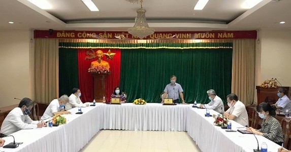 Lãnh đạo tỉnh Đồng Nai phát biểu tại cuộc họp.