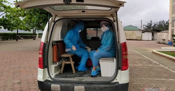 Gửi 3 con thơ, nữ điều dưỡng 20 ngày miệt mài 'chiến đấu' ở khu cách ly