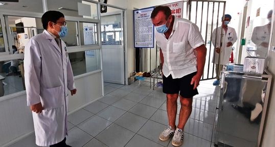 21 ngày điều trị cho du khách người Anh nhiễm Covid-19