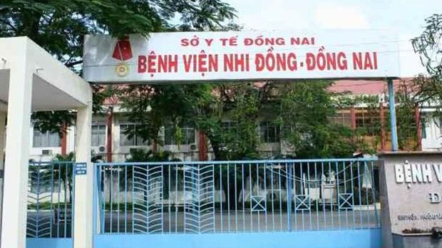 Em bé bỏng một nửa cơ thể