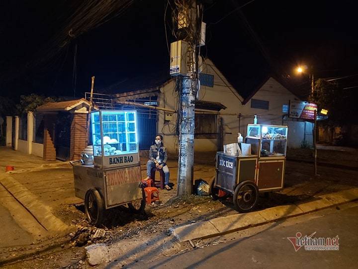 Đường vắng hoe ngày cách ly 'giai đoạn 2', kể cả nơi nguy cơ thấp