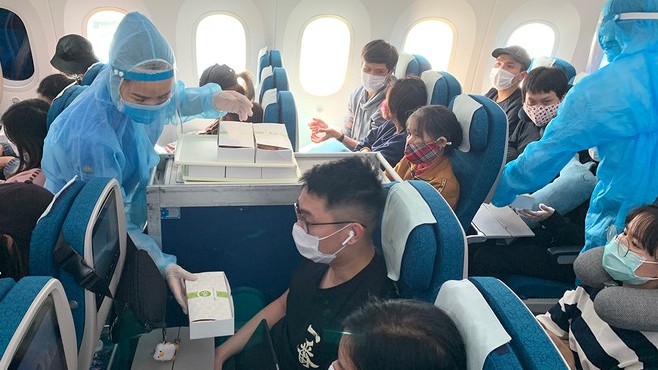 Chuẩn bị 13 chuyến bay đón người Việt hồi hương