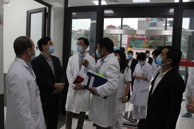 Tổ Công tác phòng, chống dịch Covid-19 kiểm tra tại Bệnh viện Bạch Mai.