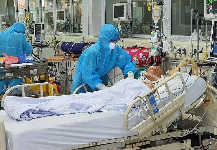 Việt Nam điều trị bệnh nhân Covid-19 nặng như thế nào?