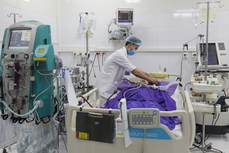 Coi nhẹ cúm, bệnh nhân phải chạy ECMO