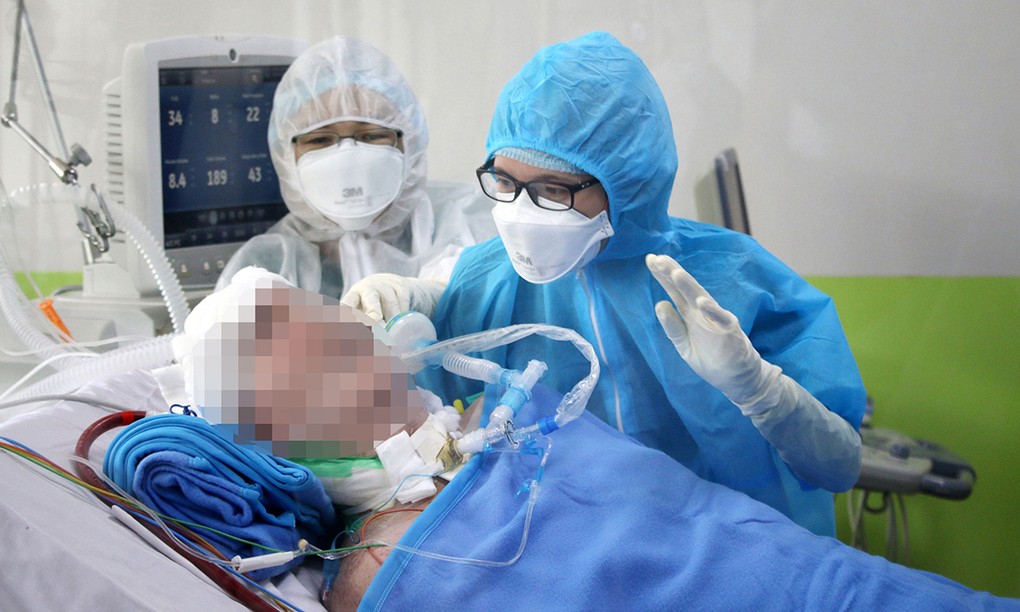 Bệnh nhân phi công có thể xoay đầu theo lệnh bác sĩ
