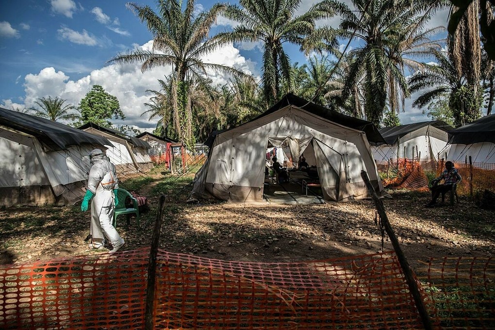 Dịch Ebola bùng phát giữa Covid-19