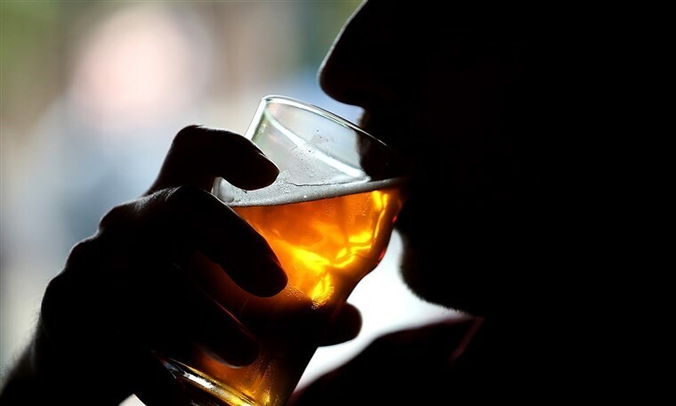 Xuất tinh sớm có nên kiêng rượu bia?