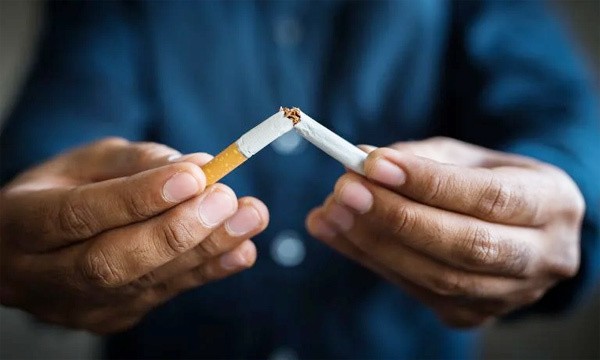 Hút thuốc gây ra nhiều căn bệnh nguy hiểm. Ảnh: Help Guide