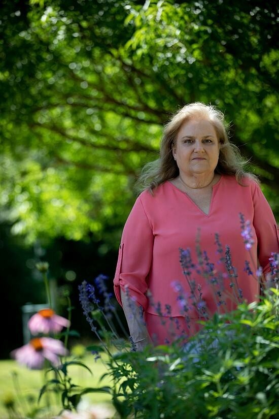 Bà Kristina Hartman, sống tại Texas, đã ngừng khám bệnh định kỳ sau khi mất việc. Ảnh: NY Times