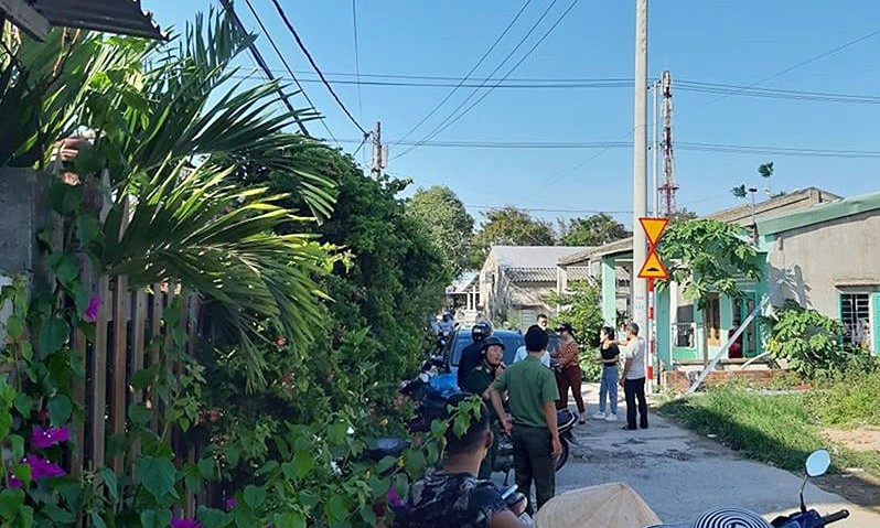 Functional forces in Quang Nam Province inspect a residential area in Dien Ban Town to search for illegal Chinese immigrants, July 18, 2020. Photo by VnExpress/Dai Quyen.