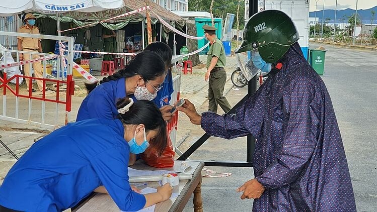 Sinh viên y dược tham gia công tác tình nguyện phòng chống dịch. Ảnh: Bộ Y tế cung cấp.