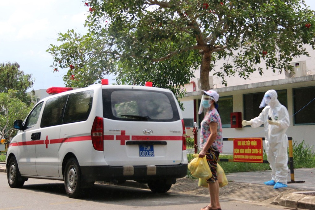 Bệnh nhân Covid-19 nặng đầu tiên được xuất viện