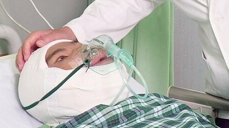 9 giờ sửa gương mặt 'như hóa thạch nghìn năm'