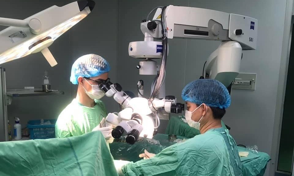 Vi phẫu nối ngón tay út đứt rời