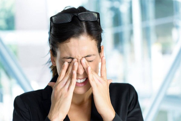 Các căn bệnh ẩn sau những dấu hiệu bất thường của mắt