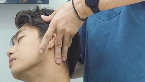 Vũ công ca khúc 'Ghen Cô Vy' bị thoát vị đĩa đệm