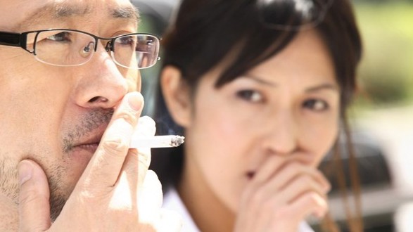 Sống cùng chồng hút thuốc, người phụ nữ mắc ung thư phổi