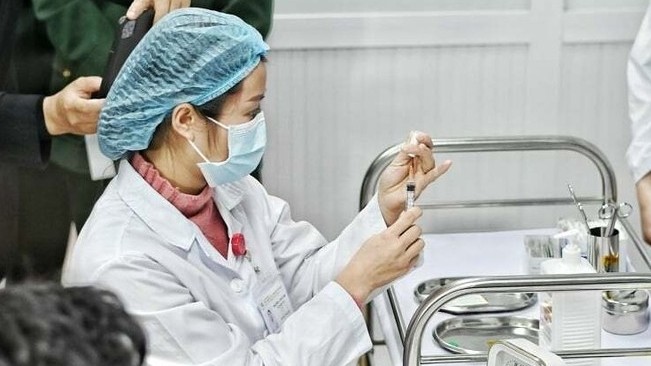 Việt Nam cấp phép lưu hành vaccine Covid-19 đầu tiên