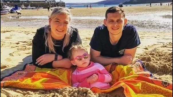 Hội chứng lạ khiến em bé 4 tuổi không thể cười