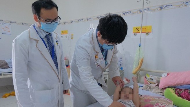 Bé hai tuổi bị lồng ruột