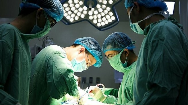 40 năm nghiện thuốc lá làm thoái hóa xương người đàn ông