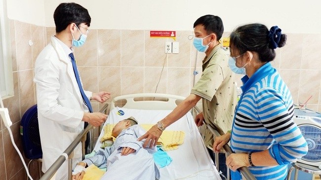 Nữ sinh lớp 12 đột quỵ sau khi đi học về