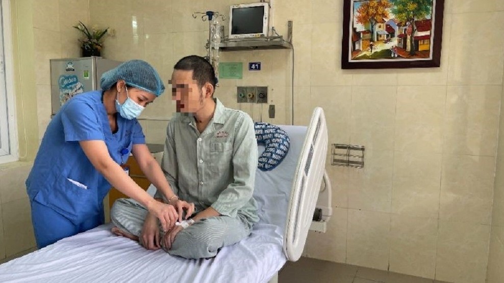 Chàng trai 26 tuổi được ‘làm lạnh’ 24 tiếng, cứu sống sau ngừng tim